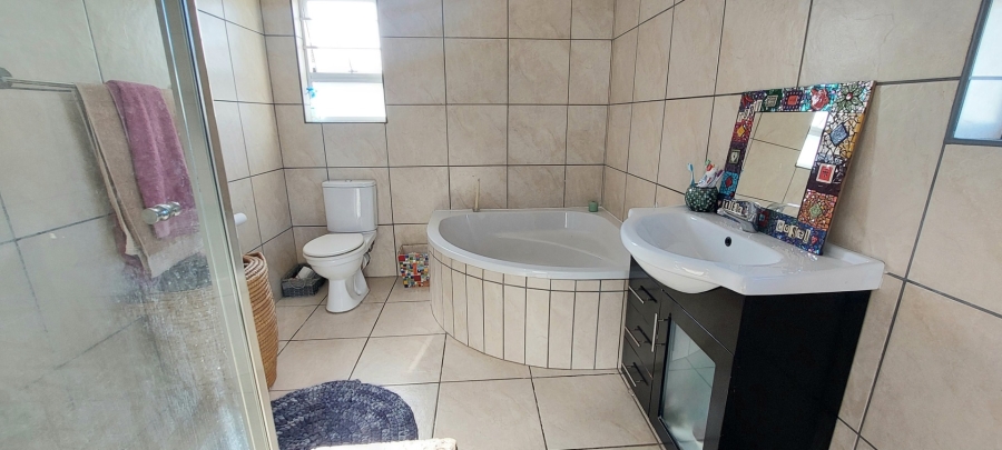 3 Bedroom Property for Sale in Sunrise On Sea Eastern Cape